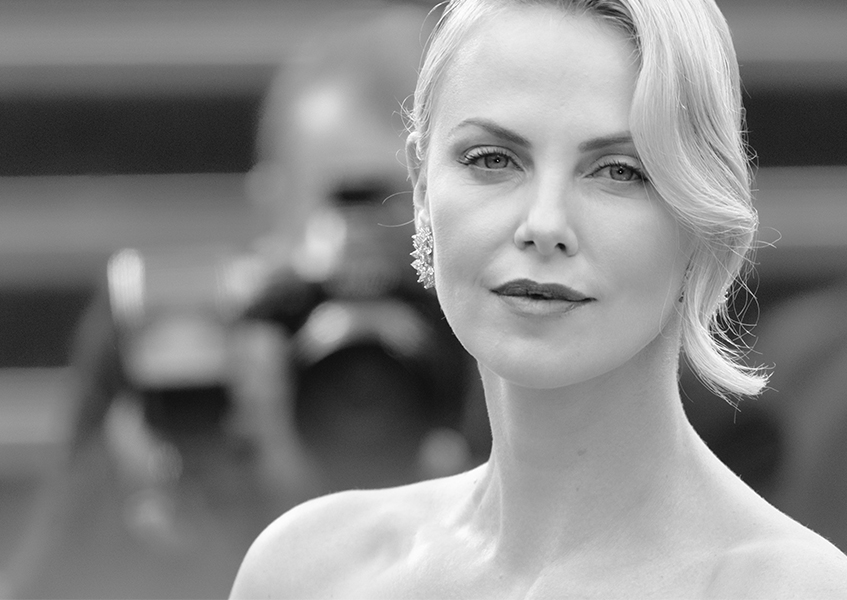 Шарлиз Террон 2022. Charlize Theron Side view.