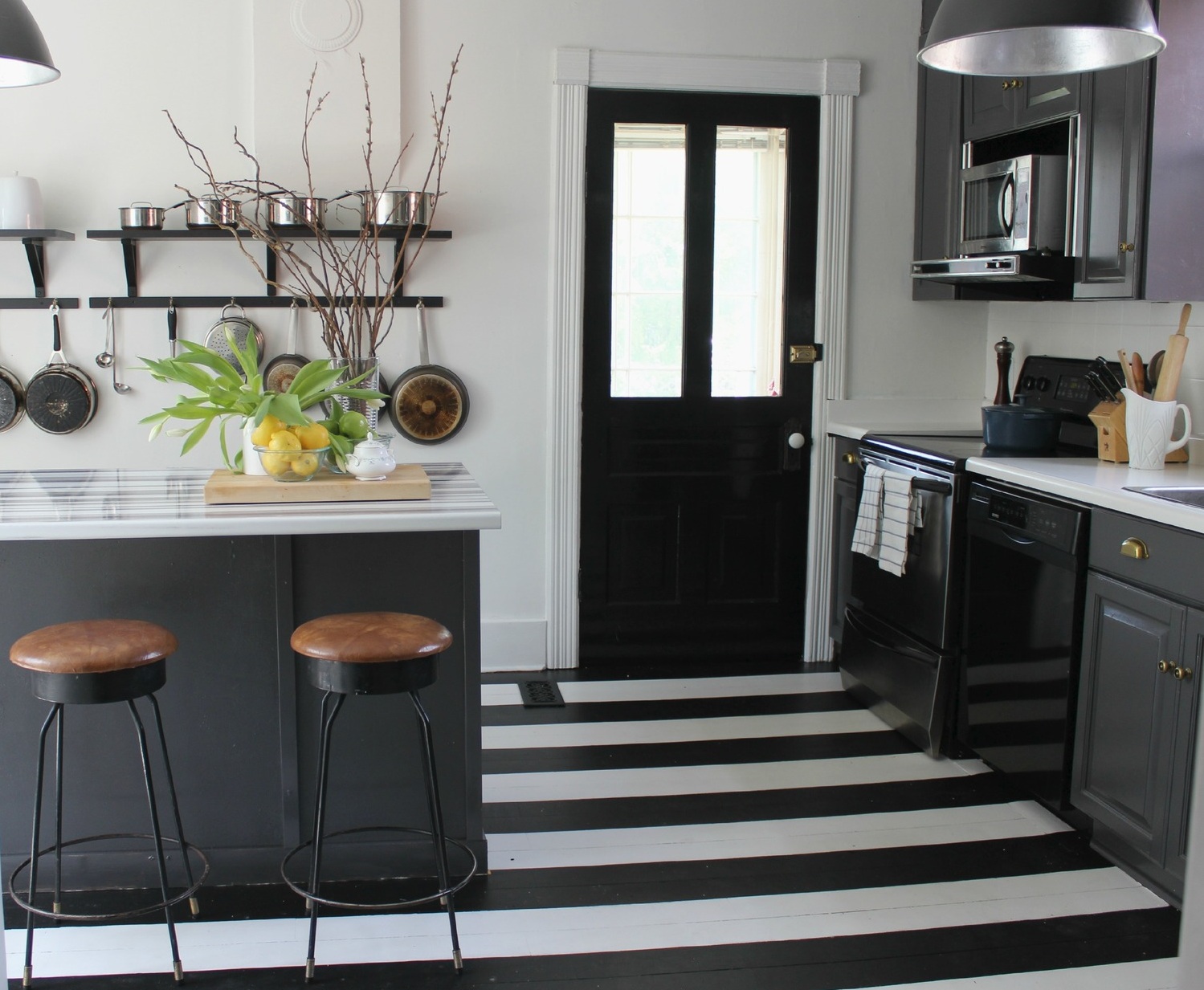 полосатый пол