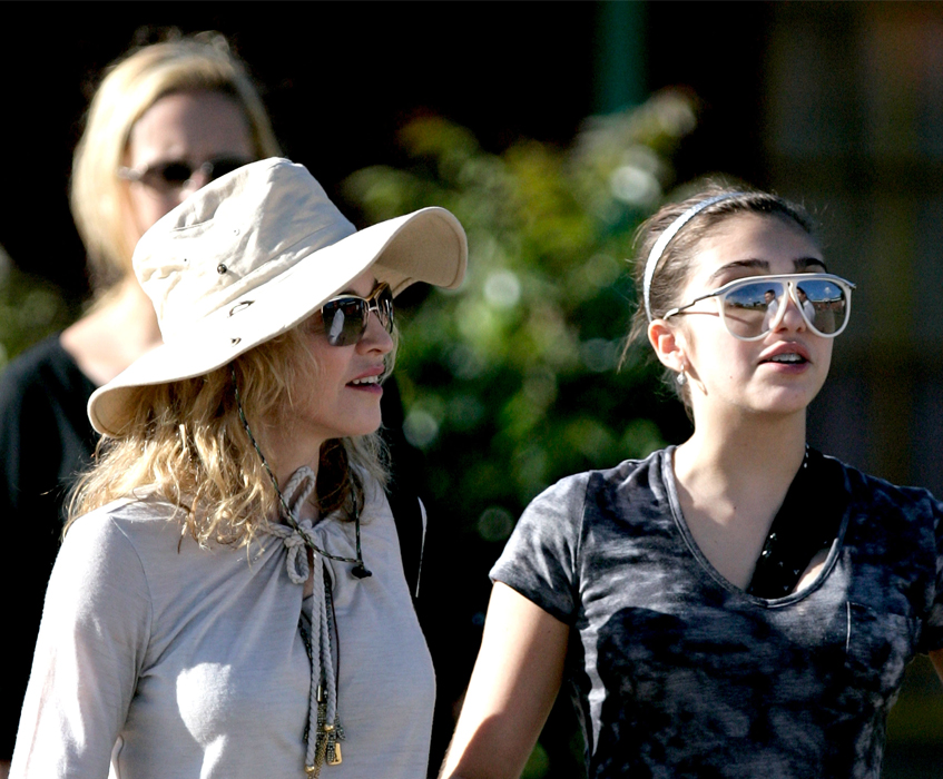 Мадонна и Лурдес