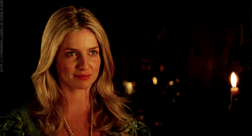 Аннабелль Уоллис