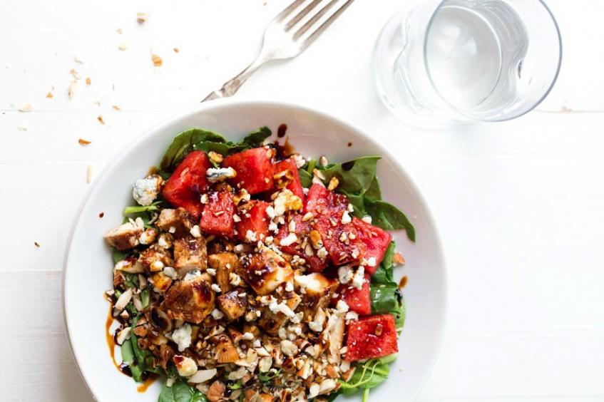 салат с арбузом и курицей