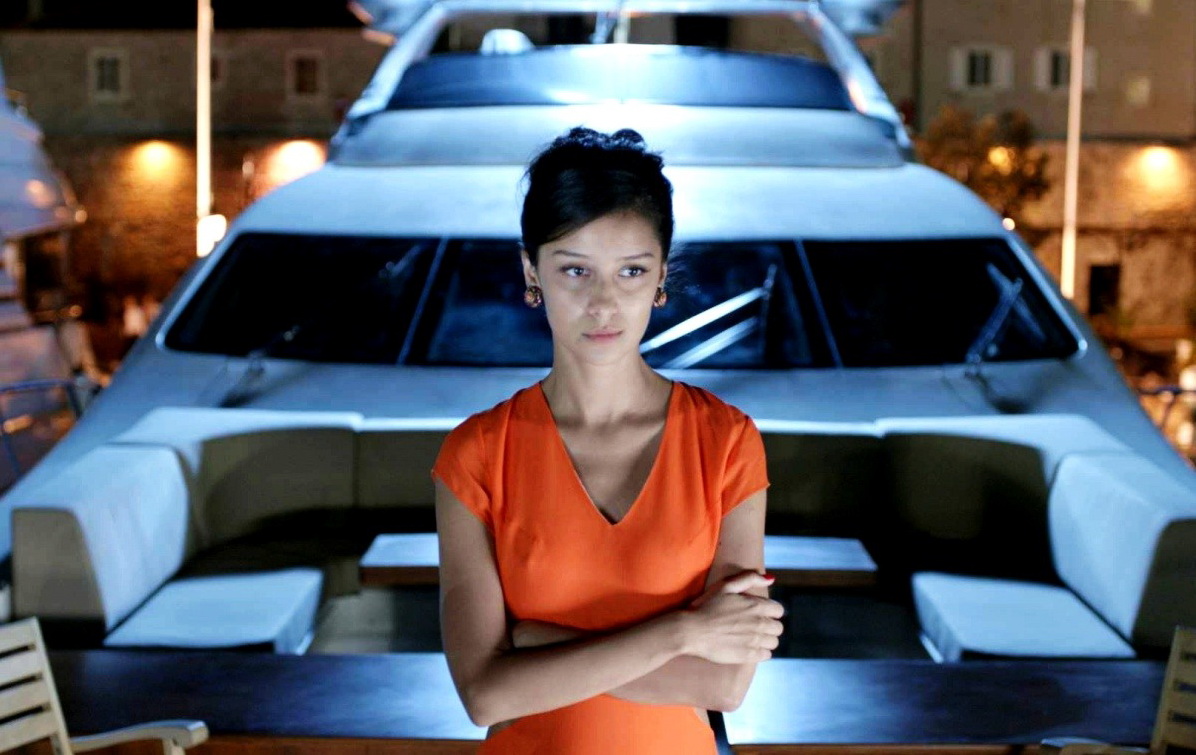 Равшана Куркова