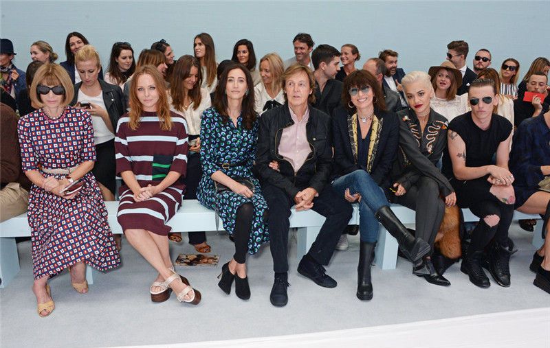 На каком показе можно встретить больше всего именитых гостей