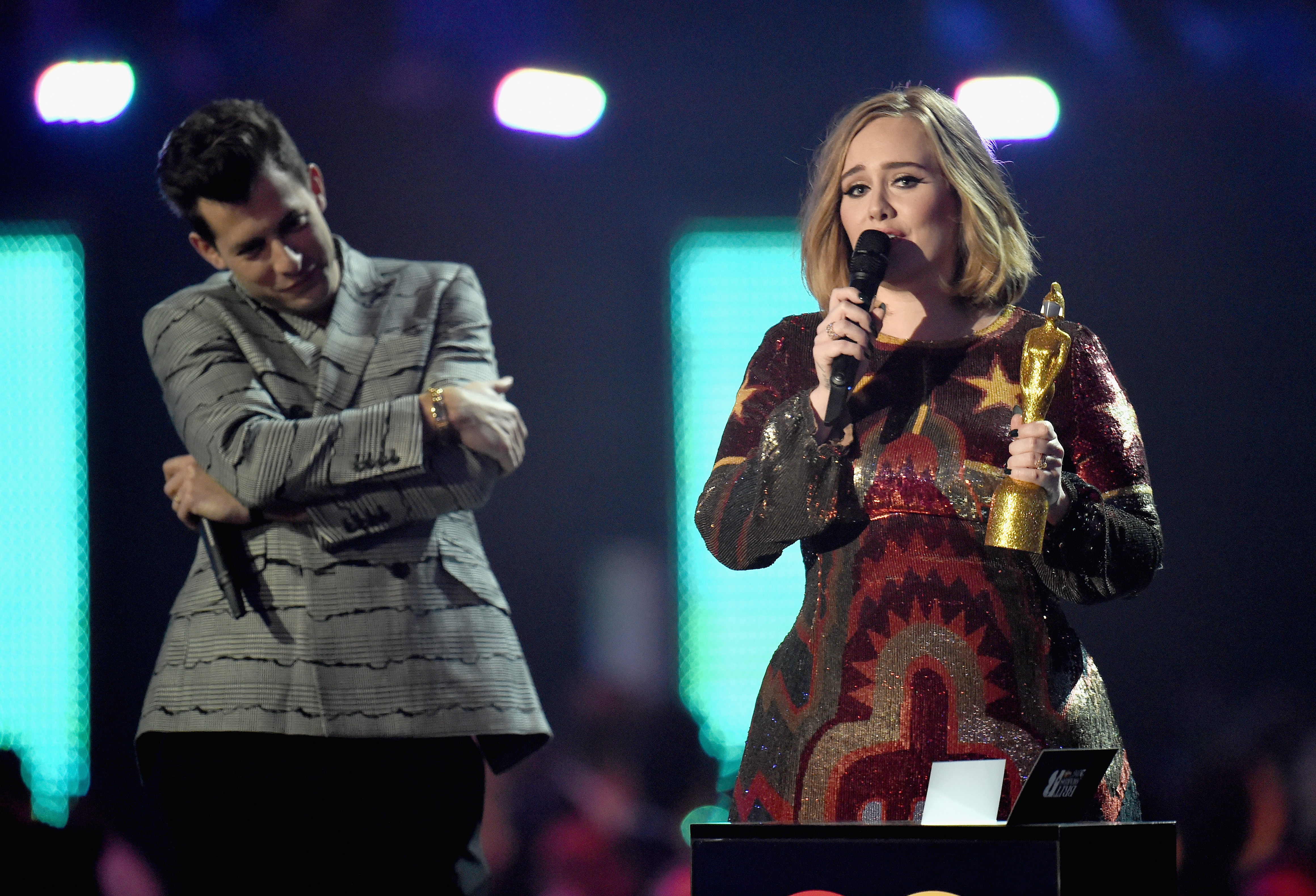 Адель brit awards 2016