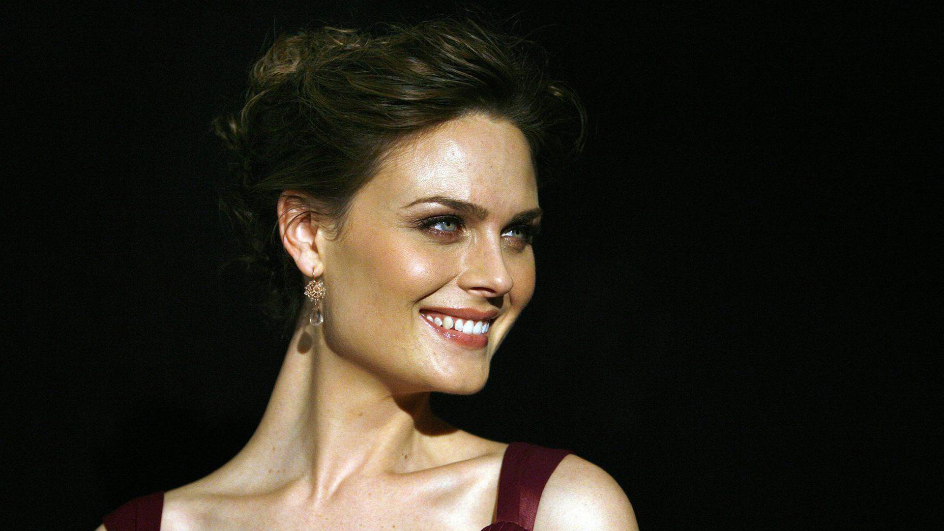 Эмили Дешанель