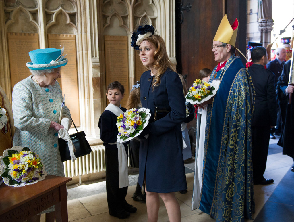 Беатрис Йоркская с бабушкой