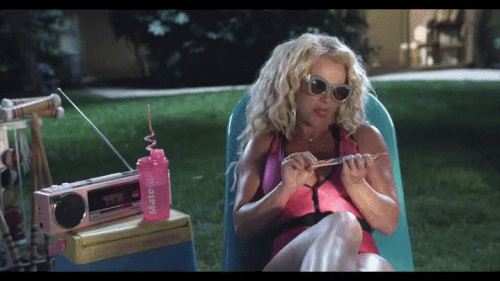 девушка и маникюр