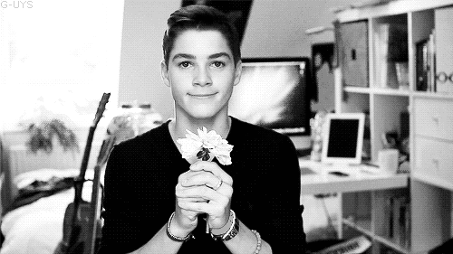 Как избавиться от назойливого поклонника