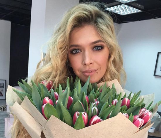 Вера Брежнева показала идеальное тело в бикини