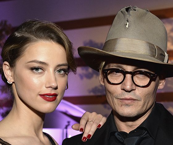 Эмбер снова в суде, а Джонни Депп веселится