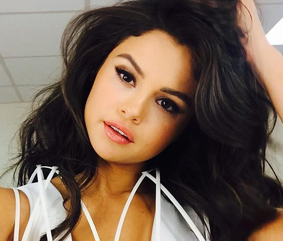 Селена Гомес снялась в нижнем белье