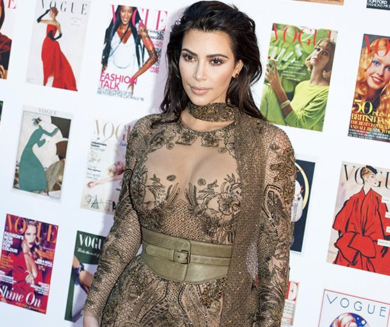 Ким Кардашьян оголила грудь на детском шоу