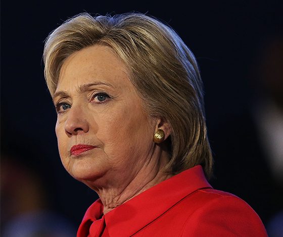 Клинтон обвинили в издевательствах над подчиненными