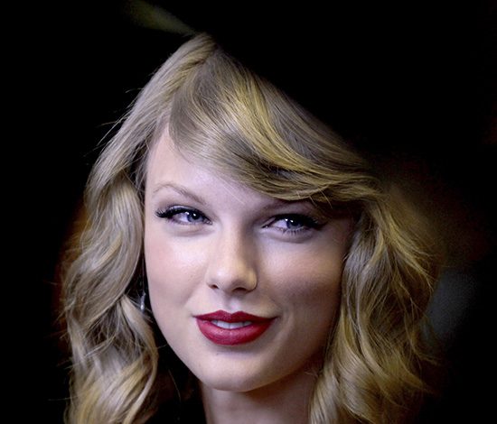 Тейлор Свифт заявилась на чужую свадьбу