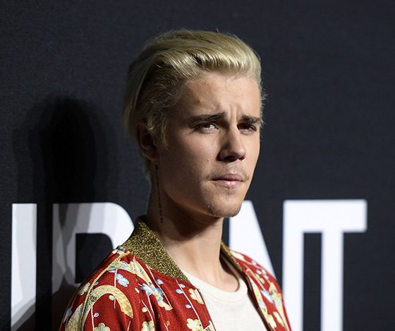 Джастин Бибер на свидании с таинственной брюнеткой