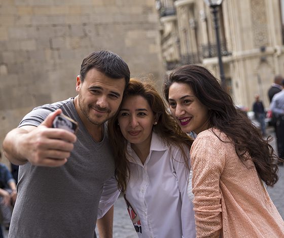 Emin представил новый клип «Рядом проснуться»