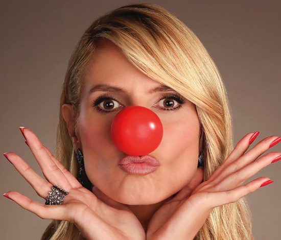 Зачем звезды надели красные носы?