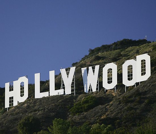 Российский пранкер забрался на буквы Hollywood