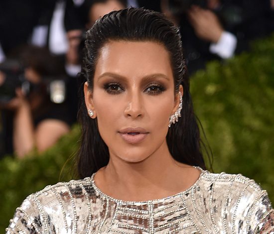 Ким Кардашьян опозорилась на красной дорожке