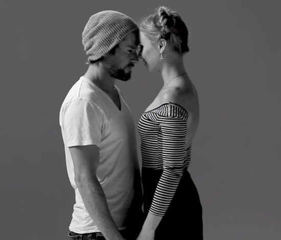 Первый поцелуй и 20 незнакомых человек