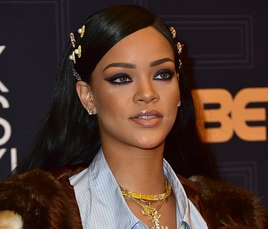 Девушка исполнила танец Рианны носом!