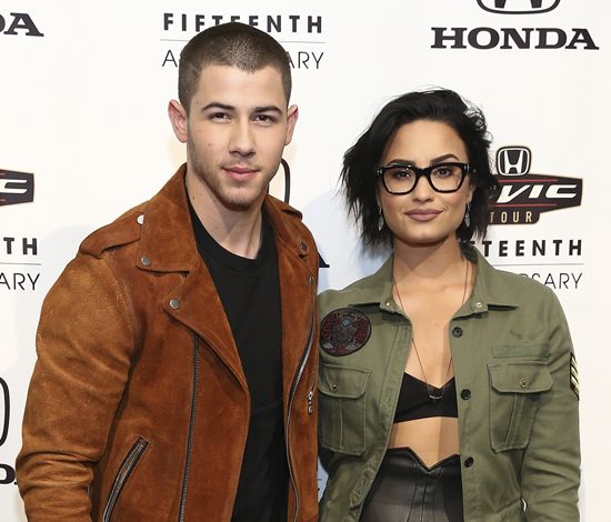 Деми Ловато и Ник Джонас в шоу «Караоке за рулем»