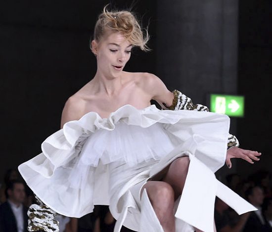 Самые феерические падения моделей