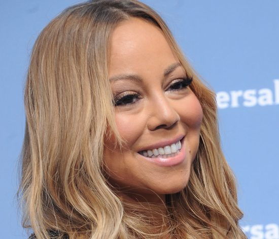 Мэрайю Кэри подвели «лабутены»: певица чуть не упала на дорожке