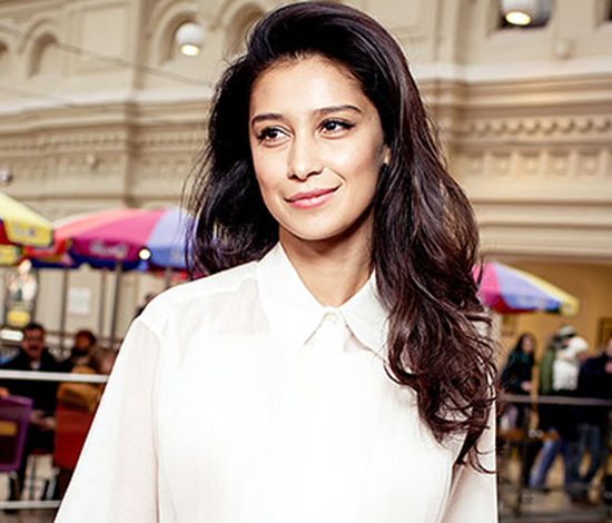 Равшана Куркова запела