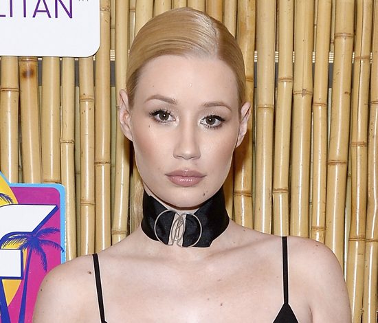 Игги Азалия похвасталась обручальным кольцом