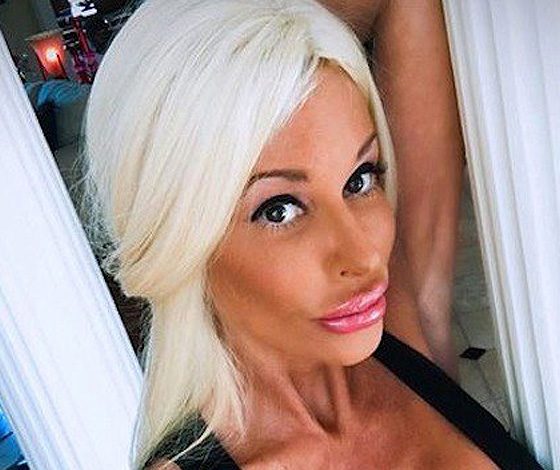 Многодетная мама стала копией куклы «Барби»