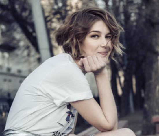 «Сухие»: Когда девочка поет с гитарой – ее сразу сравнивают с Земфирой