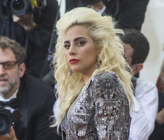Леди Гага похвасталась новым цветом волос