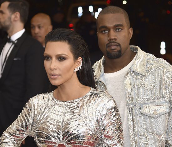 Ким Кардашьян впервые вышла в свет с сыном