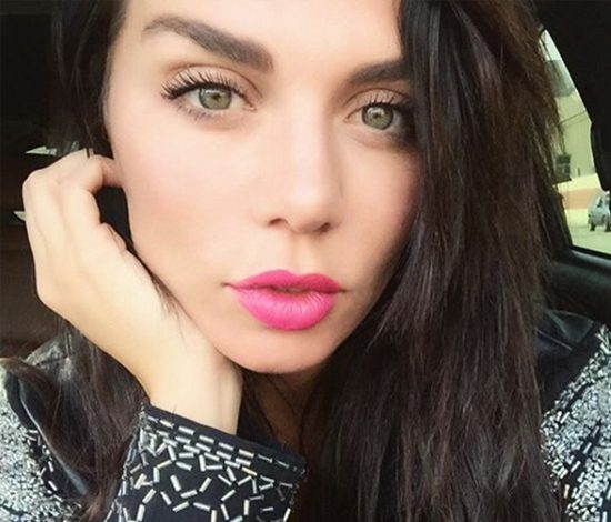 Анна Седокова похвасталась прекрасной фигурой