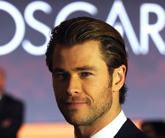 Крис Хемсворт на серфинге. Шикарные фото