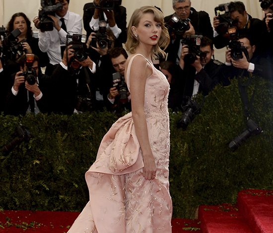 Открытие Met Gala: ждем сенсационных выходов звезд