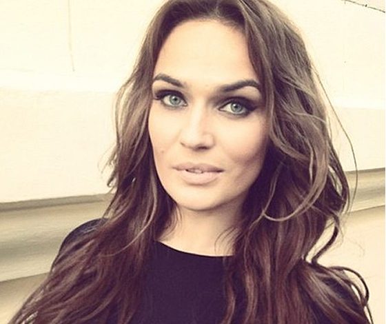 Алена Водонаева прогулялась по Нью-Йорку в ночнушке