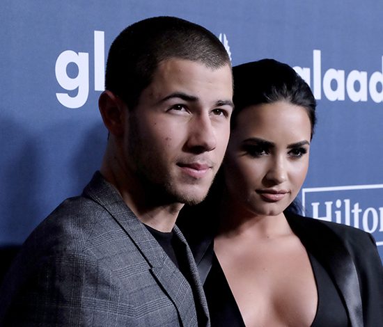 Как Ник Джонас и Деми Ловато поддерживают ЛГБТ-сообщество