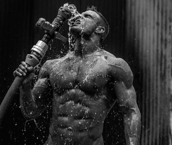 Сексуальные австралийские пожарные снялись для календаря