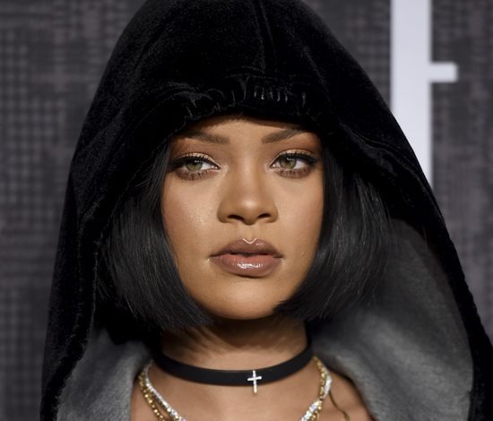 Рианна появилась голой в новом клипе