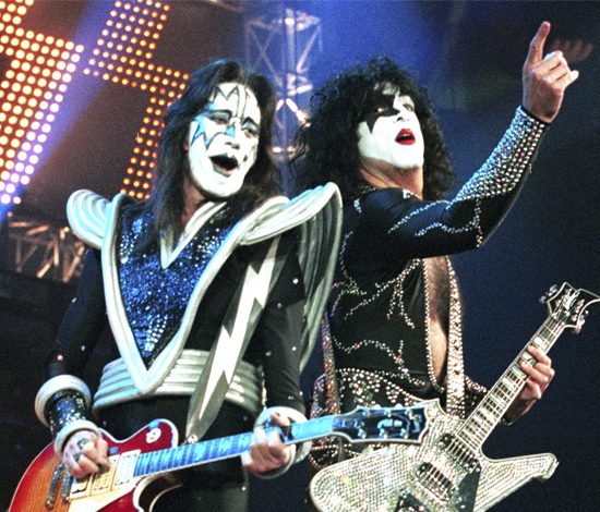 Экс-гитарист группы Kiss попал в больницу