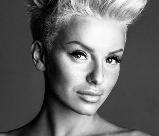 Юлия Волкова призналась, зачем рассказала о раке