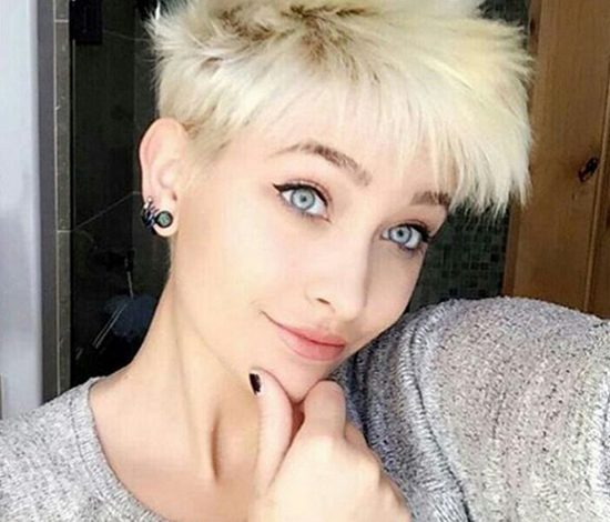 Пэрис Джексон застукали во время поцелуя с девушкой