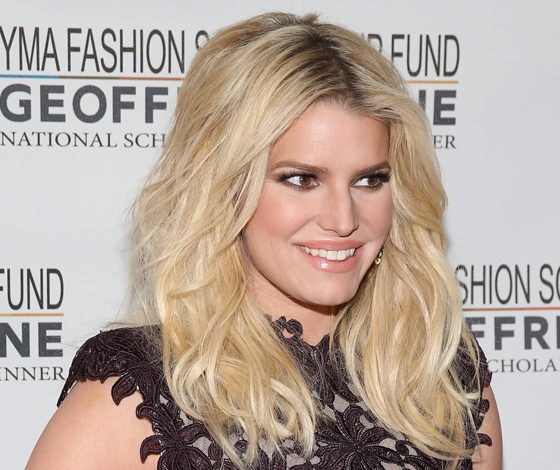 Джессика Симпсон поразила откровенным нарядом