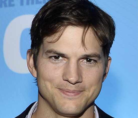 Похожи ли Эштон Кутчер с сестрой? Смотри фото актрисы