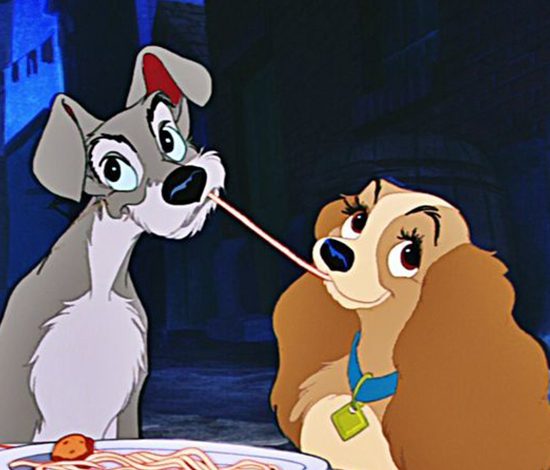 Люди воспроизводят легендарные сцены Disney с едой