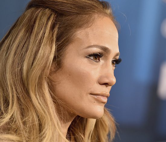 Дженнифер Лопес удивила неудачным макияжем