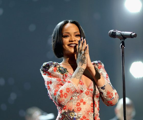 Рианна отложила мировой тур