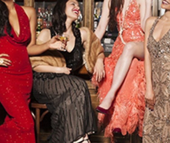 Группа исполняет современные хиты в стиле ретро